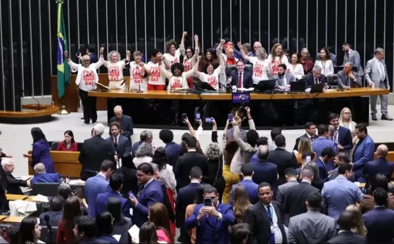 1779938237-deputados