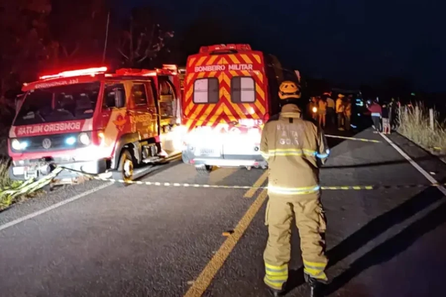 CBMGO_ACIDENTE_COM_ESTUDANTES_GO_518_FOTO_BOMBEIROS