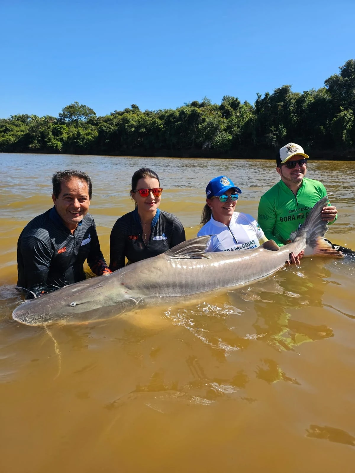 Pescaria-no-Araguaia_Goias-Turismo
