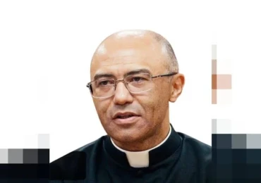 padre-excomungado