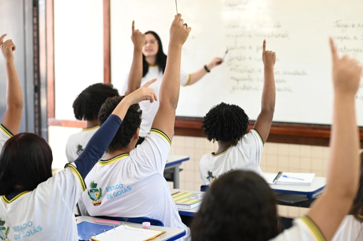 Alunos-de-escola-estadual-em-sala-de-aula_Secom-1536x1022