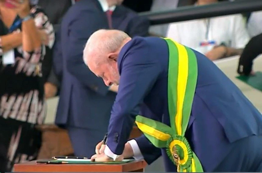 lula revoga