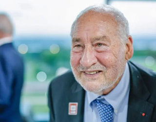 1792774371-13-09-2023_-_premio_nobel_de_economia_e_professor_joseph_stiglitz-768x512-1